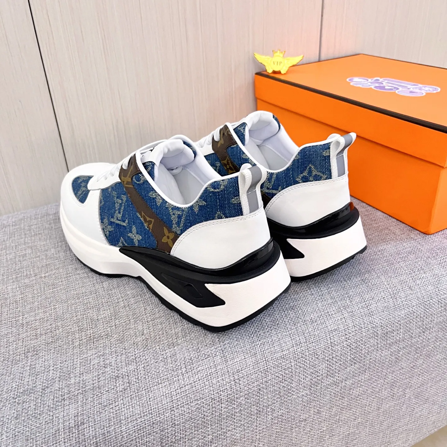 🚘🚘Factory batch 460 men's shoes💰[LV]🔥Louis Vuitton high-end men's shoes brand official website 1:1 latest masterpiece: the upper is made of Italian imported first-layer cowhide with a comfortable and breathable lining➕original non-slip and wear-resistant outsole🔥, making walking more convenient and comfortable! An exclusive new model, a stunning work, a beautiful 1:1 replica [color] compared to the official quality! Create a fashionable personality to set off your uniqueness! A must-have for trendy men! Classic 🔥Size: 38-44 Color: 🔥 2⃣️colors available🔥.